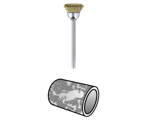 Draadborstelopzetstuk voor boormachine en afbeelding van een gereinigd pijpoppervlak