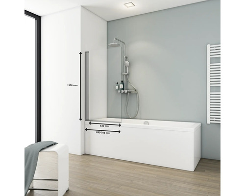 Badkamer met bad en douchewand met maatvoering