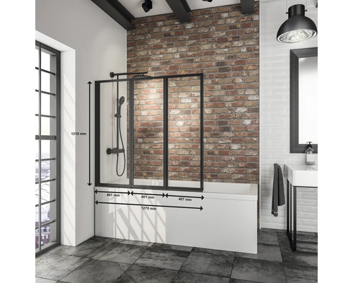 Badwand met douchesysteem voor een bakstenen muur